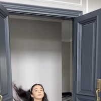 Sama-sama memiliki darah keturunan Arab, kecantikan Guzel dan Raqeema pun banjir pujian netizen. “Masyaallah cantik ya,” komentar salah seorang netizen. “Anak anak cantik,” tambah netizen lain. Foto: Instagram/@marginw/@nsyakieb85