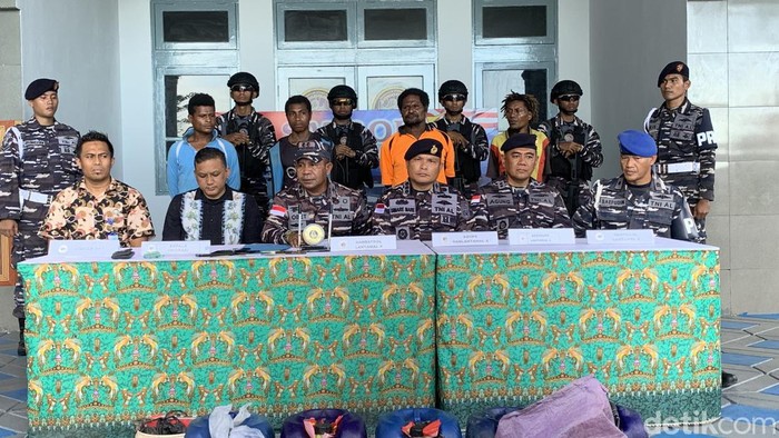 TNI AL Tangkap 4 WNA Asal Papua Nugini Bawa Ganja-BBM Ilegal di Jayapura