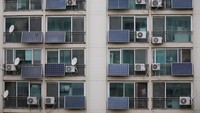Kompleks apartemen ini juga mengganti semua lampu pijar yang digunakan di tempat parkir, lift, dan ruang bersama lainnya, dengan lampu LED, yang menggunakan energi antara 80 hingga 85 persen lebih sedikit dibandingkan lampu tradisional.