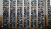 Untuk pertama kalinya di Tanah Air, kompleks apartemen ini pada tahun lalu memasang panel surya berukuran kecil di hampir setiap unit propertinya. Hingga Juli 2023, 360 dari 371 unitnya telah memasang panel surya – perangkat yang mengubah cahaya menjadi listrik.