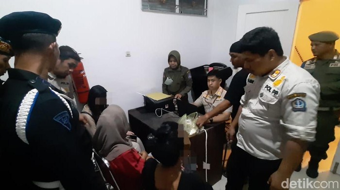Tim Pengamanan Ramadan mengamankan 5 muda-mudi di salah satu wisma di Bone.