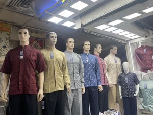 Tren Baju Koko Lebaran 2024 di Pasar Tanah Abang, Model Kemko dan Motif Batik
