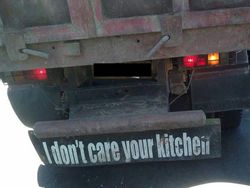 Tulisan Lucu di Belakang Truk, Mana Tahu Jumpa Saat Mudik