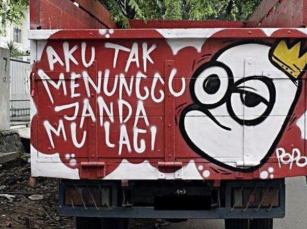 Tulisan Lucu di Belakang Truk, Mana Tahu Jumpa Saat Mudik