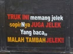 Tulisan Lucu di Belakang Truk, Mana Tahu Jumpa Saat Mudik