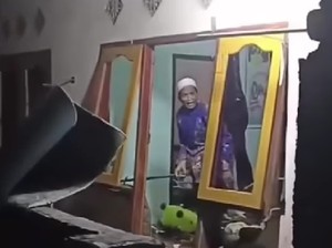 Viral Pria Rusak Dua Rumah Ponakan Pakai Linggis, Diduga Masalah Warisan