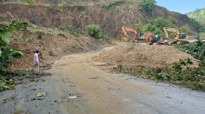 2 Dusun di Mateng Tertimbun Longsor, Akses Jalan Lumpuh-Warga Terisolir