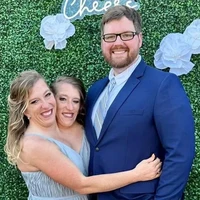 Abby dan Brittany Hensel menjadi terkenal pada usia enam tahun ketika mereka muncul dalam sebuah episode acara Oprah Winfrey pada 1996. Foto: Dok. Facebook