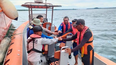 Bakamla RI Bersama Tim SAR Gabungan Cari ABK Kapal Terjatuh di Kei Besar