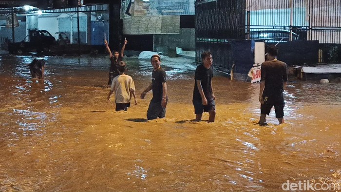 Banjir bandang di Palopo. Banjir bandang di Palopo.