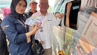 BI mencatat realisasi penukaran uang tunai untuk periode Lebaran tahun 2024 telah mencapai Rp 75 triliun hingga 27 Maret 2024. Angka tersebut setara hampir 38% dari uang layak edar (ULE) yang disiapkan BI sebesar Rp 197,7 triliun.