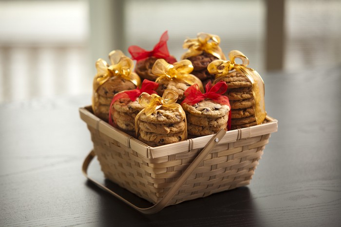 Begini Hukum Kirim Hampers Kue dengan Niat Tertentu dalam Islam