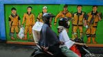 Cantiknya Mural di Bantaran Kali Grogol Kebayoran Lama