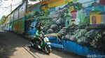 Cantiknya Mural di Bantaran Kali Grogol Kebayoran Lama