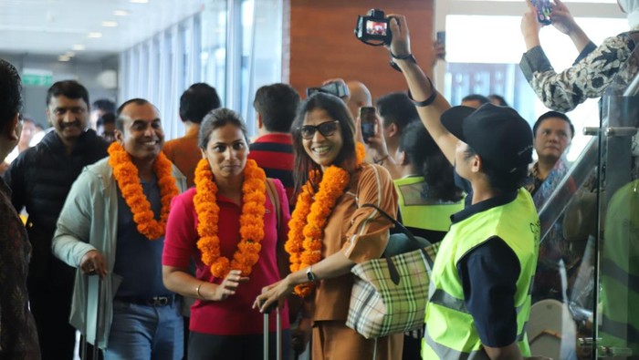 IndiGo Airlines melayani penerbangan perdana rute Bengaluru-Denpasar-Bengaluru. Maskapai asal India yang mengangkut 183 penumpang itu mendarat di Bandara I Gusti Ngurah Rai, Bali, Jumat (29/3/2023). (Foto: Humas Bandara I Gusti Ngurah Rai)