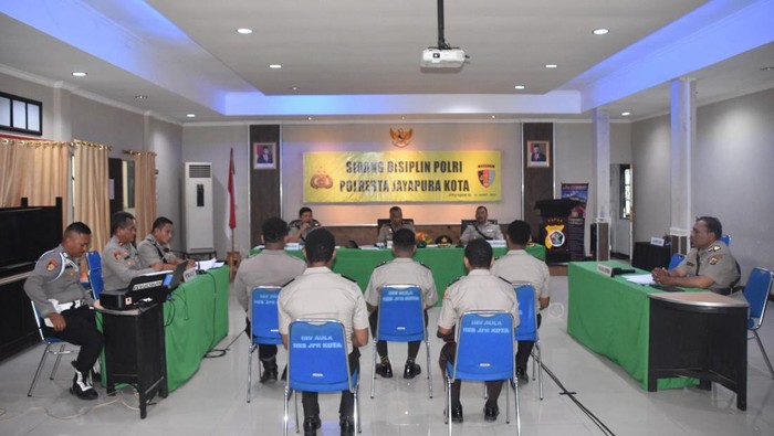 5 Personel Polresta Jayapura Kota Disanksi Demosi-Patsus 21 Hari gegara Bolos
