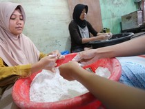 Jelang Lebaran, Permintaan Kue Kering di Aceh Meningkat