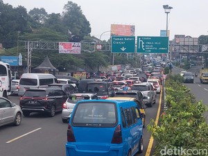 Kawasan Puncak Mulai Dipadati Kendaraan dari Jakarta Sore Ini