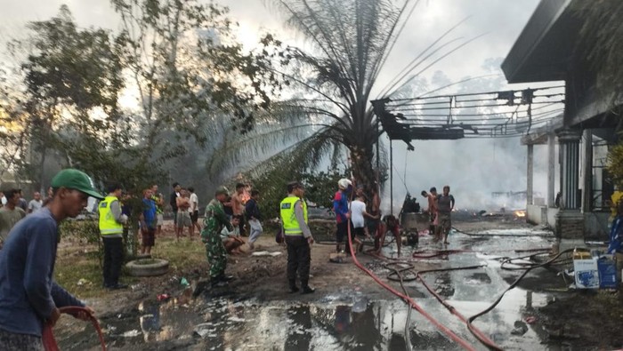 Kondisi di lokasi kejadian pasca ledakan hebat.