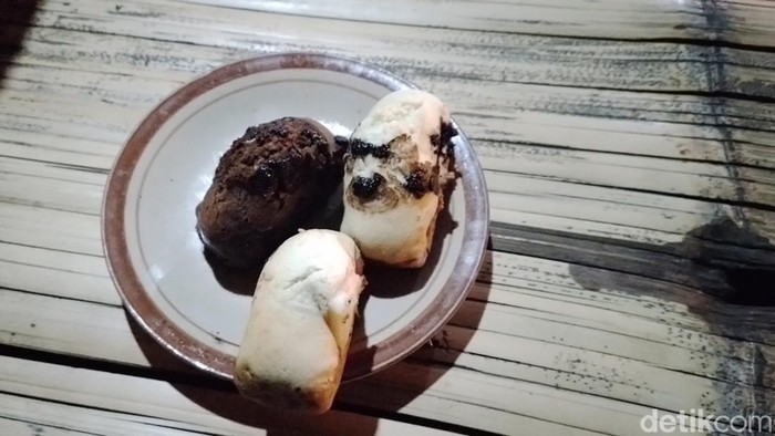 Kue Baloik di Jalur Nagreg