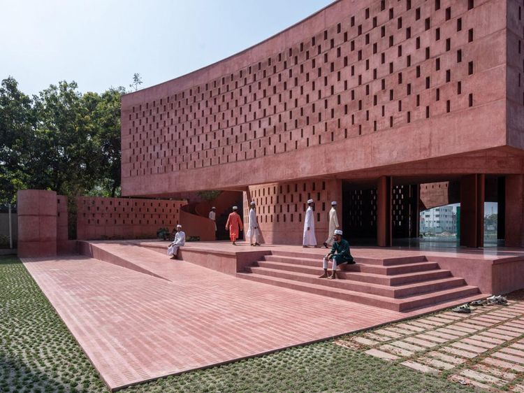 Wujud Masjid yang Dibangun dengan Beton Warna Pink