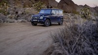 Ada warna baru yang Mercy tawarkan untuk model G-Class terbaru ini yakni Sodalite Blue Metallic. Lalu untuk paket desainnya, G-Class terbaru ini ditawarkan dalam pilihan Professional Line, Exclusive Line, hingga AMG Line. Foto: Mercedes-Benz AG