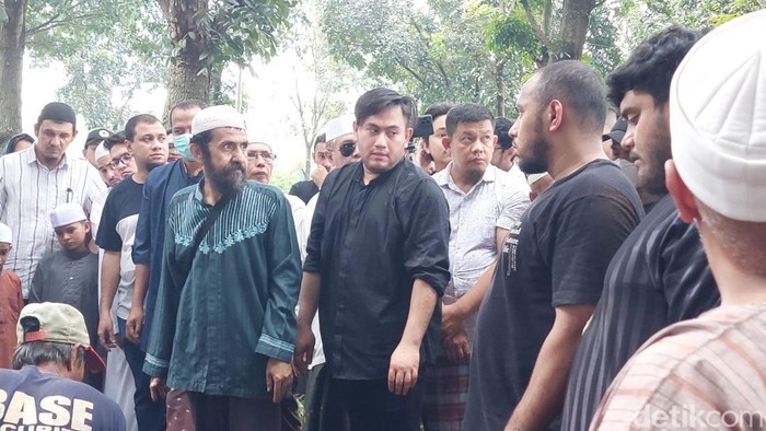 Nassar di pemakaman ayah.