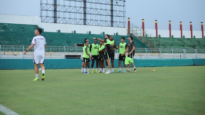 Official traning PSS Sleman jelang lawan Madura United di Stadion Gelora Bangkalan, Kamis (28/3/2024).