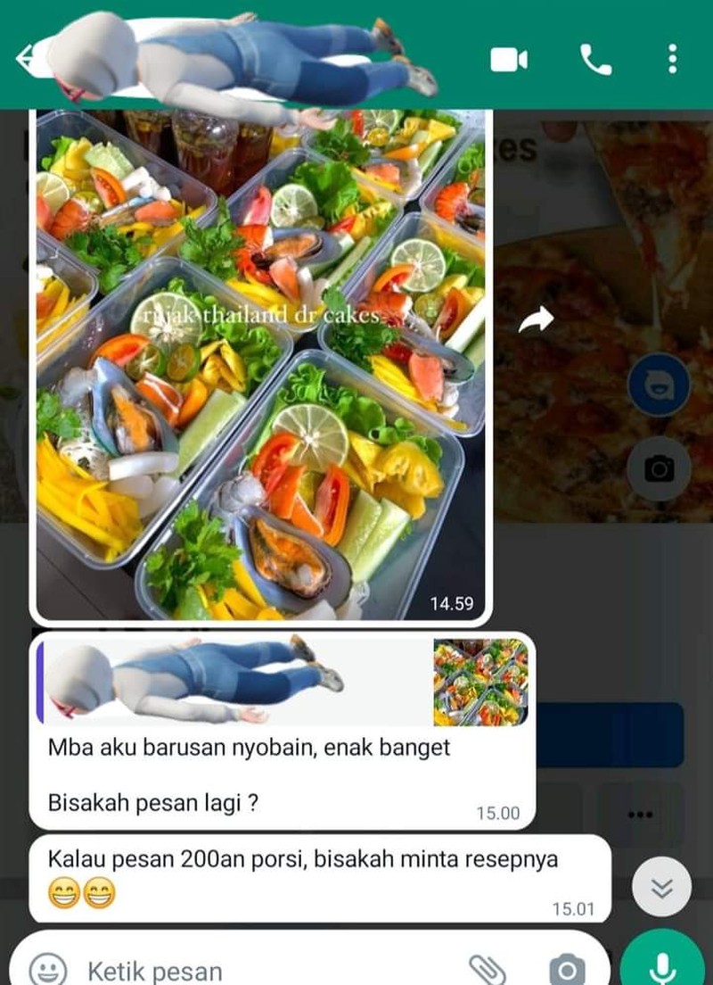 Lika-liku dan drama belanja online selalu bikin senyum karena banyak yang related. Kamu juga punya pengalaman kocak belanja online? Tulis di kolom komen, ya.