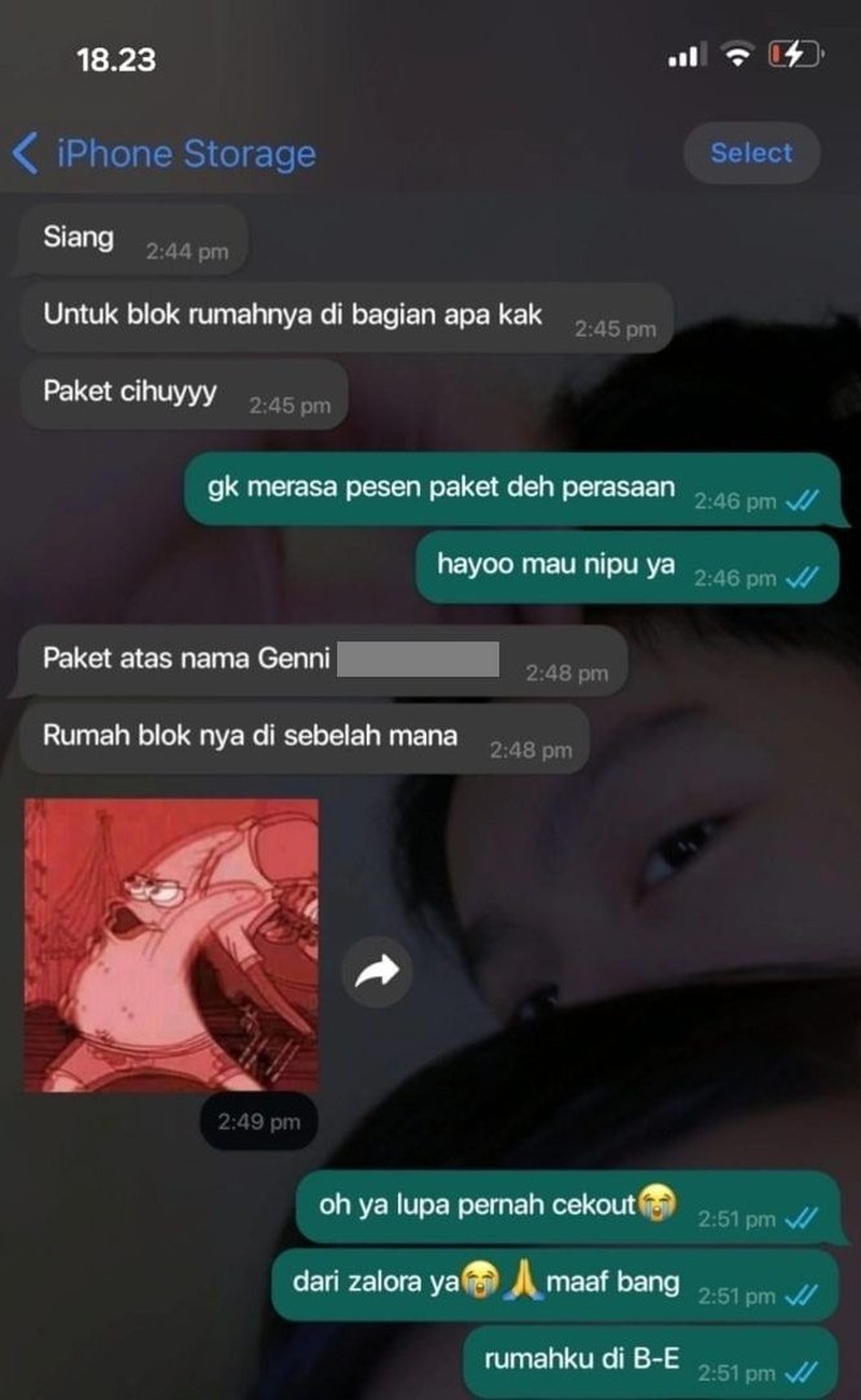 Lika-liku dan drama belanja online selalu bikin senyum karena banyak yang related. Kamu juga punya pengalaman kocak belanja online? Tulis di kolom komen, ya.