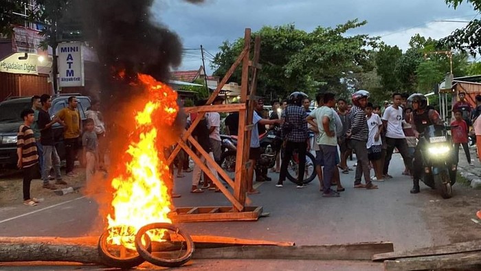 Pengeroyokan saat Ngabuburit di Dompu Berujung Jalan Diblokir Warga