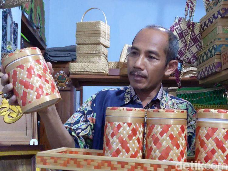 Stoples Bambu Karya Perajin di Tulungagung, Laris Manis Jelang Lebaran