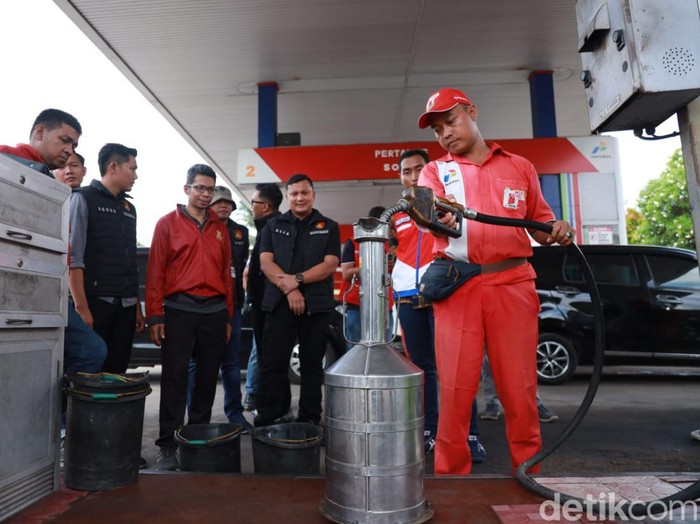 Polda Jambi melakukan sidak ke sejumlah SPBU mencegah kecurangan jelang lebaran