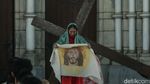 Potret Prosesi Jalan Salib di Gereja Katedral Jakarta