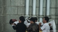 Setelah prosesi Jalan Salib, ibadat Jumat Agung pada perayaan Tri Hari Suci Paskah di Gereja Katedral nantinya dilanjutkan dengan tiga misa, yakni pukul 12.00, 15.00, dan 18.00 WIB.