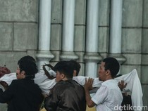 Polisi Rekayasa Arus Lalu Lintas Saat Ritual Jalan Salib di Labuan Bajo