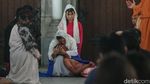 Potret Prosesi Jalan Salib di Gereja Katedral Jakarta