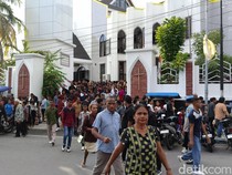 Ribuan Umat Katolik Ikut Misa Jumat Agung di Katedral Kristus Raja Kupang