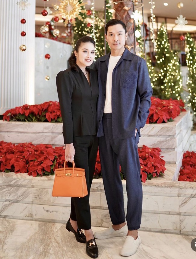 Saat ini Sandra Dewi tengah menjadi sorotan karena sang suami diduga terlibat kasus korupsi timah. Berpose bersama Harvey Moeis, Sandra Dewi menenteng Hermes Birkin yang harganya bisa senilai Rp 200 jutaan. Foto: Dok. Instagram @sandradewi88