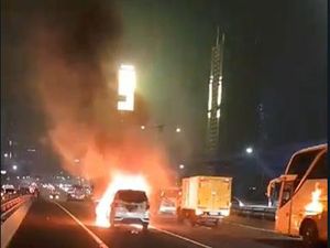Mobil Terbakar di Jl Rasuna Said, 1 Unit Damkar Dikerahkan