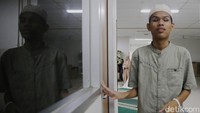 Tadarus juga mereka lakukan selepas Tarawih berjamaah. Sebagian siswa yang sudah terjadwal juga melakukan ujian menghafal Al Quran.