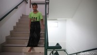 Pesantren ini berjalan dengan swadaya masyarakat. Tak ada donatur, oleh karenanya para santri ini masih dibebankan biaya.