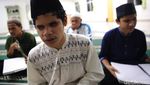 Semangat Santri Tunanetra Belajar Al-Quran Braille