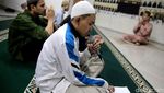 Semangat Santri Tunanetra Belajar Al-Quran Braille
