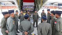 Pemerintah Indonesia mengirimkan bantuan kemanusiaan payung udara orang dan payung udara barang sebanyak 900 buah ke Yordania untuk disalurkan ke Palestina melalui metode airdrop menggunakan satu pesawat Hercules C-130J TNI AU. 