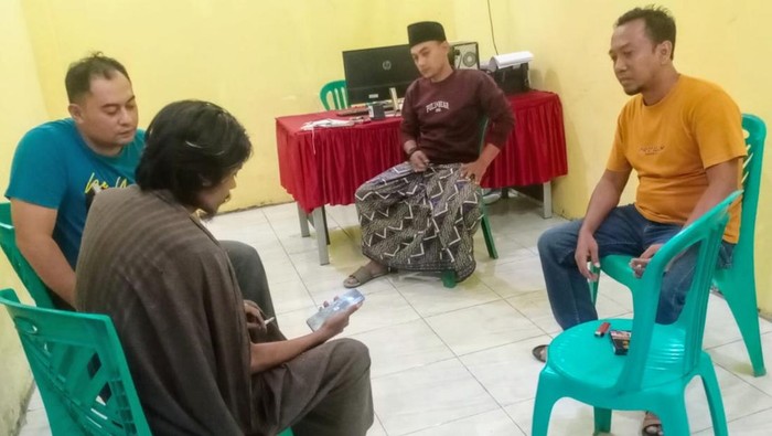 warga situbondo posting lecehkan kiai