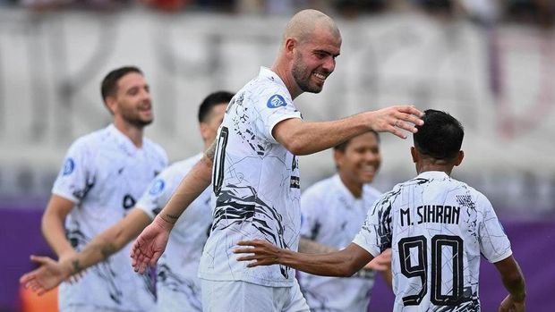 Wiljan Pluim absen melawan PSM Makassar dalam laga Liga 1 di Stadion Batakan.