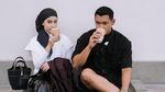 Momen Seru Aghnia Punjabi Saat Ngopi hingga Dinner Bersama Sang Suami