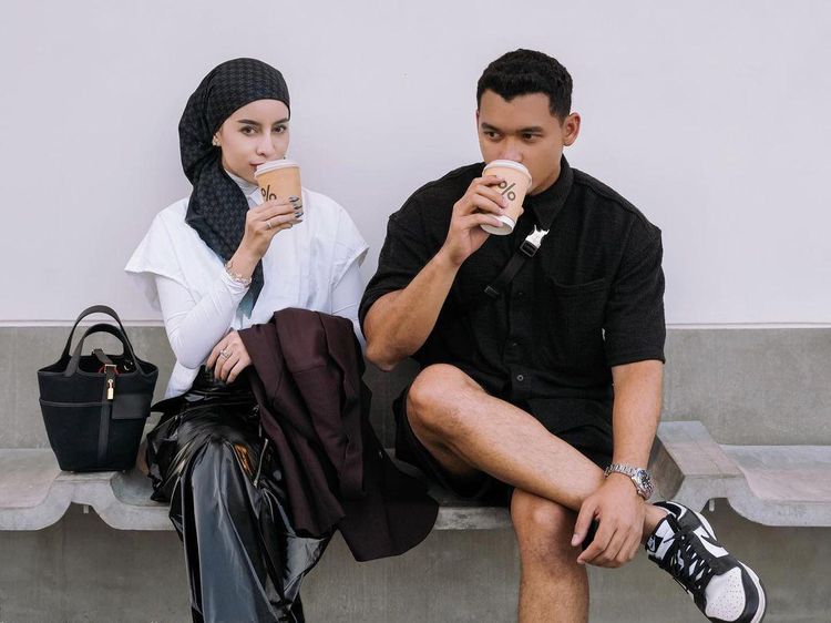 Momen Seru Aghnia Punjabi Saat Ngopi hingga Dinner Bersama Sang Suami