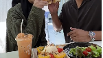 Momen Seru Aghnia Punjabi Saat Ngopi hingga Dinner Bersama Sang Suami